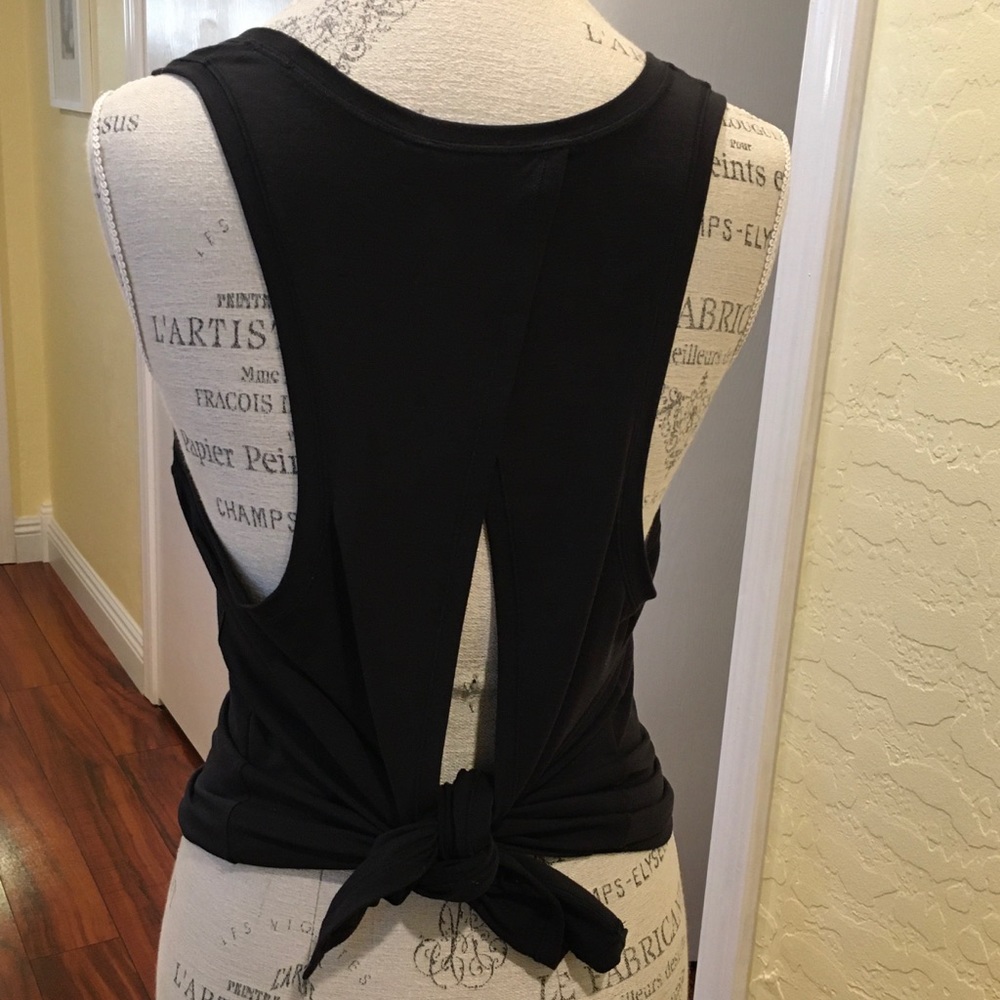 GapFit yoga top